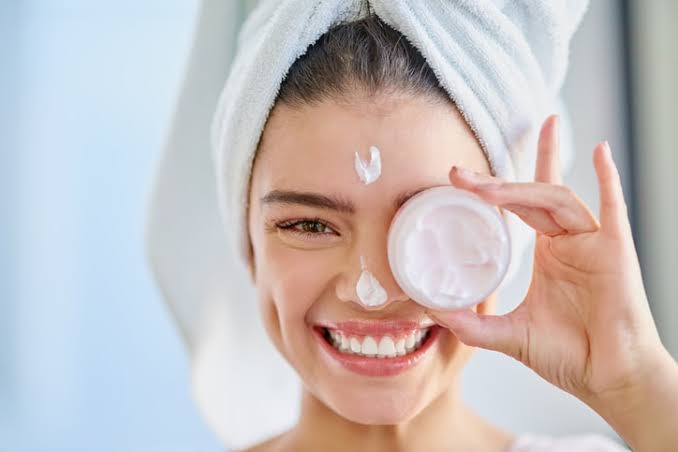 The Perfect Daily Skincare Routine: Morning to Night Essentials for Healthy, Glowing Skin