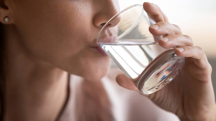 How to Stay Hydrated and Protect Your Skin During Heatwaves