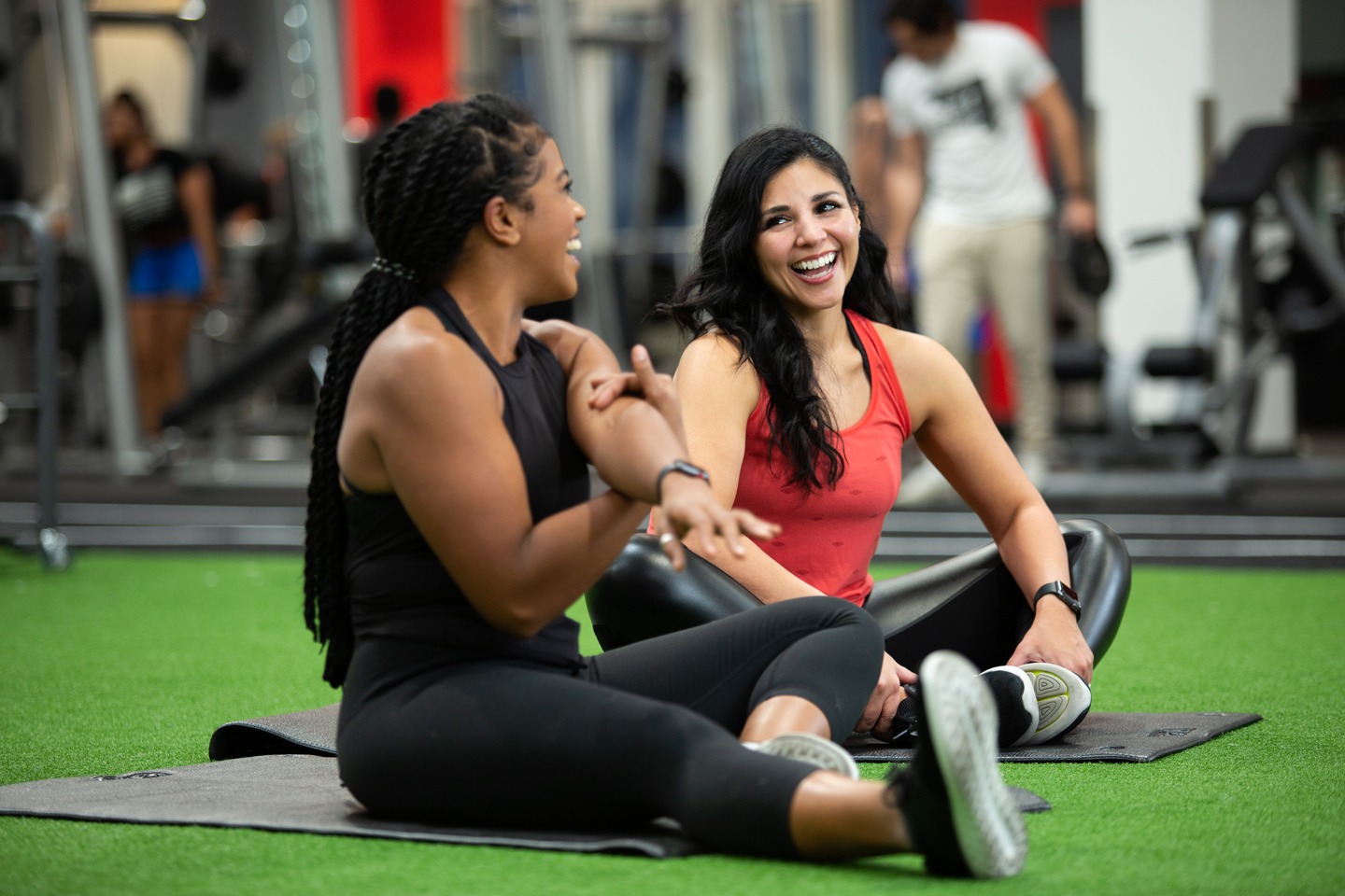 The Social Side of Fitness: Friend Workouts, Group Classes & Accountability Partners.